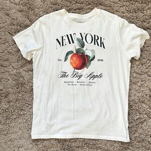Old Navy - NYC “big apple” graphic tee - like new - Men’s Size M
